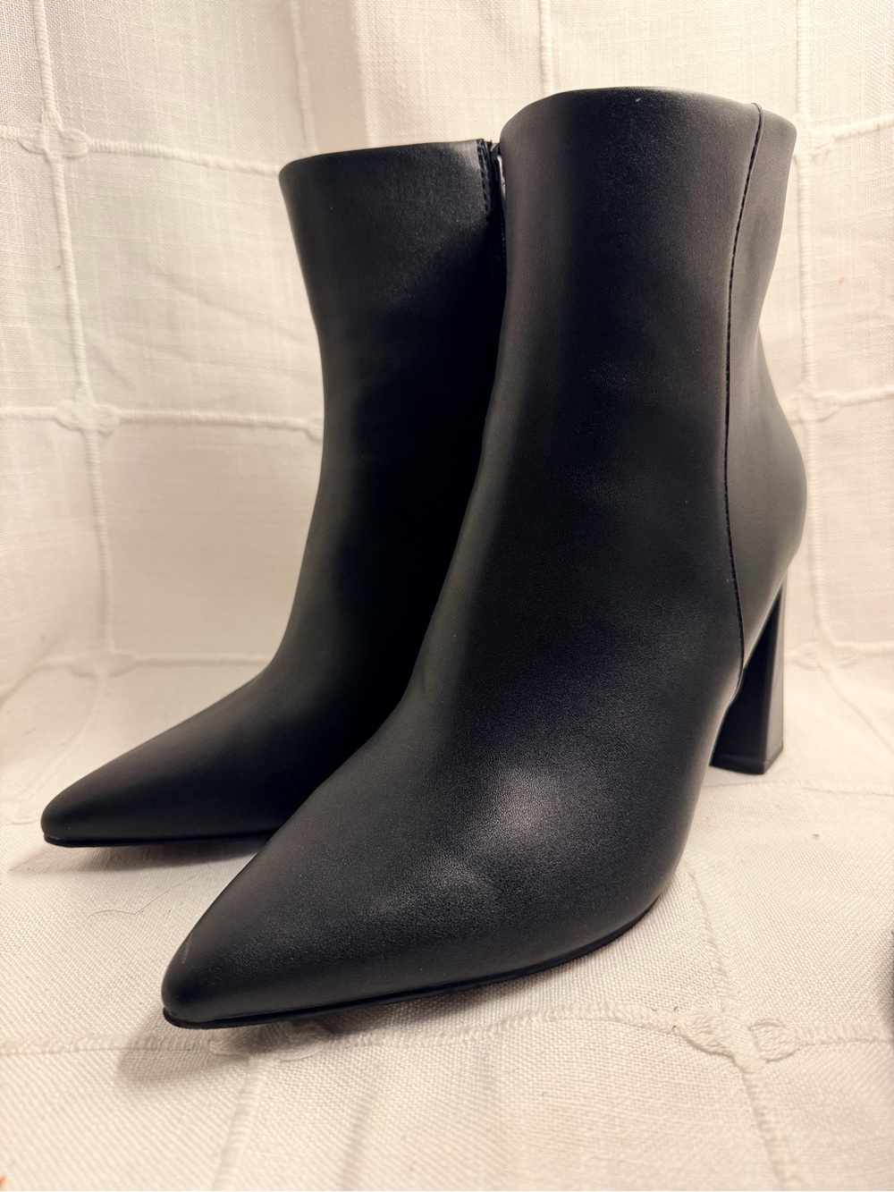 NEW Wild Pair Imogenn Black Pointed Toe Booties 8M